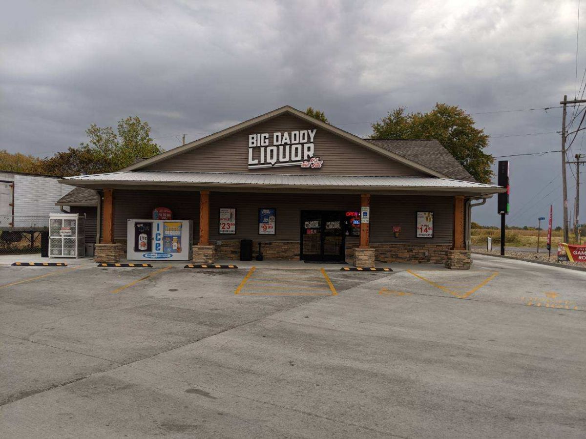 picture of liquor and gas store